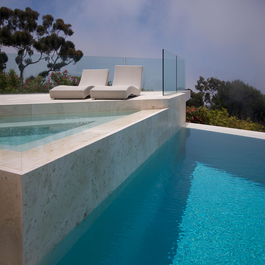 Margelle de piscine sur mesure